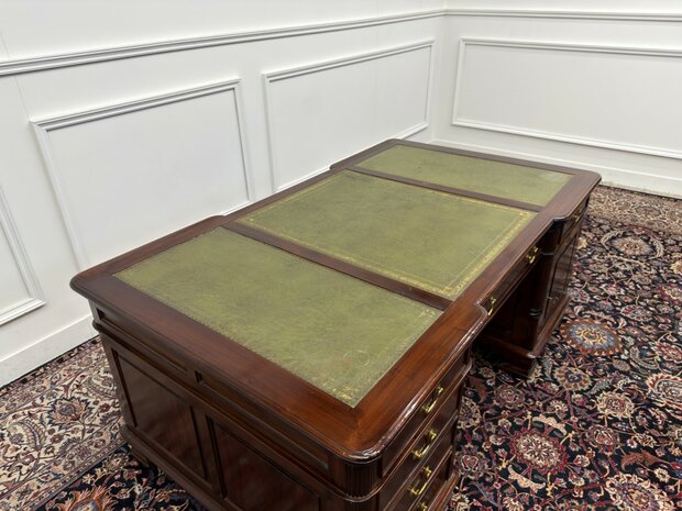 Klassiek-Antiek-Engels-Oud-Chesterfield-Bureau-Desk-Partnerdesk-Groen-Leder-Ingelegd