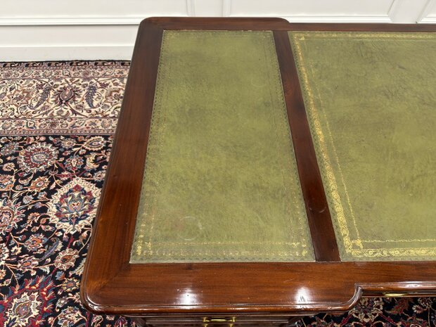 Klassiek-Antiek-Engels-Oud-Chesterfield-Bureau-Desk-Partnerdesk-Groen-Leder-Ingelegd
