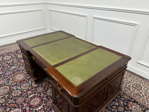 Klassiek-Antiek-Engels-Oud-Chesterfield-Bureau-Desk-Partnerdesk-Groen-Leder-Ingelegd