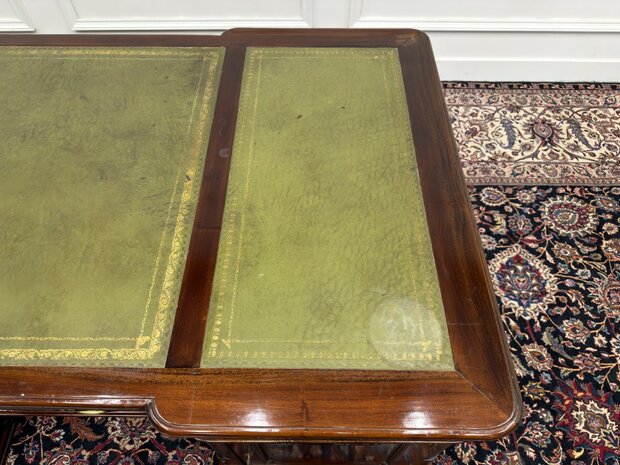 Klassiek-Antiek-Engels-Oud-Chesterfield-Bureau-Desk-Partnerdesk-Groen-Leder-Ingelegd