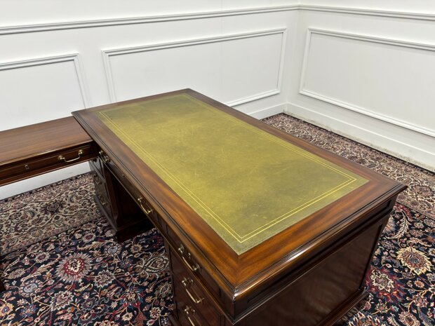 Klassiek-Antiek-Engels-Oud-Chesterfield-Originele-Globe-Wernicke-Bureau-Hoekbureau-Desk-Mahoniehout-Groen-Leder