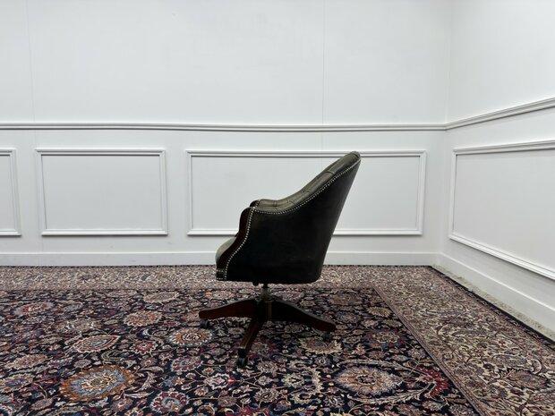 Klassiek-Antiek-Oud-Engels-Chesterfield-Vintage-Bureaustoel-Director-Chair-Olijfgroen-Leder