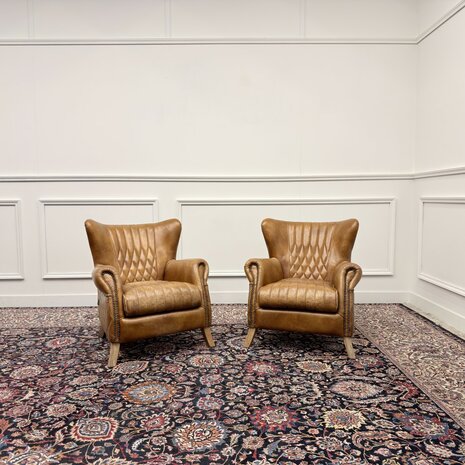 Klassiek-Engels-Antiek-Oud-Chesterfield-Aviator-Fauteuils-Schaapleder-Set