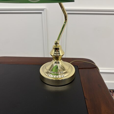 Klassieke-Bureaulamp-notaris-lamp-bankierslamp-messing-met-groen-glas-glazend-4