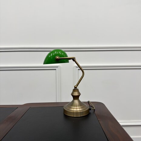 Klassieke-Bureaulamp-notaris-lamp-bankierslamp-messing-met-groen-glas-mat-1