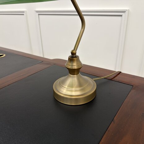 Klassieke-Bureaulamp-notaris-lamp-bankierslamp-messing-met-groen-glas-mat-4