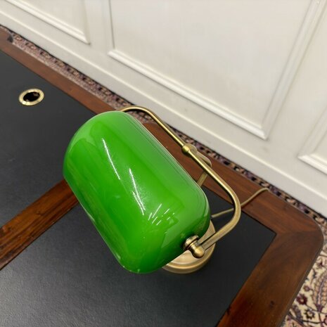 Klassieke-Bureaulamp-notaris-lamp-bankierslamp-messing-met-groen-glas-mat-3