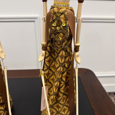 Antieke-Indonesie-wayang-golek-schaduw-poppen-7