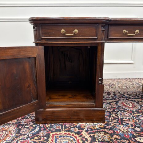 Klassiek-Antiek-Engels-Oud-Chesterfield-Bureau-Desk-Zwart-Leder