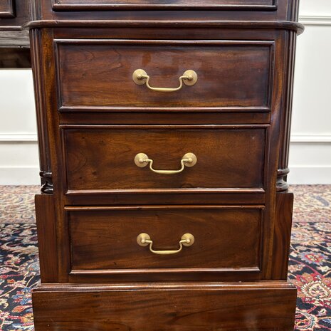 Klassiek-Antiek-Engels-Oud-Chesterfield-Bureau-Desk-Zwart-Leder