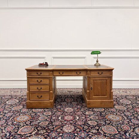 Klassiek-Antiek-Engels-Oud-Chesterfield-Teakhouten-Teak-Bureau-Bruin-Leder