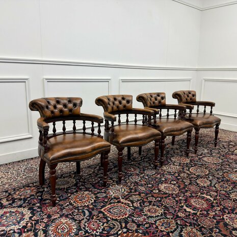 Klassiek-Engels-Antiek-Oud-Vintage-Springvale-Chesterfield-Set-Stoelen-Bureaustoel-Captain-Chair-Bruin-Cognac-Leder