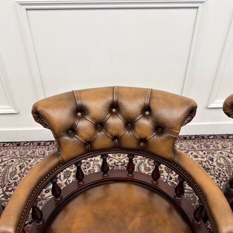 Klassiek-Engels-Antiek-Oud-Vintage-Springvale-Chesterfield-Set-Stoelen-Bureaustoel-Captain-Chair-Bruin-Cognac-Leder