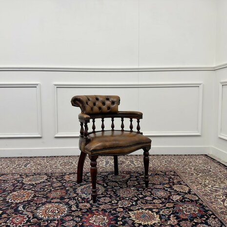 Klassiek-Engels-Antiek-Oud-Vintage-Springvale-Chesterfield-Set-Stoelen-Bureaustoel-Captain-Chair-Bruin-Cognac-Leder
