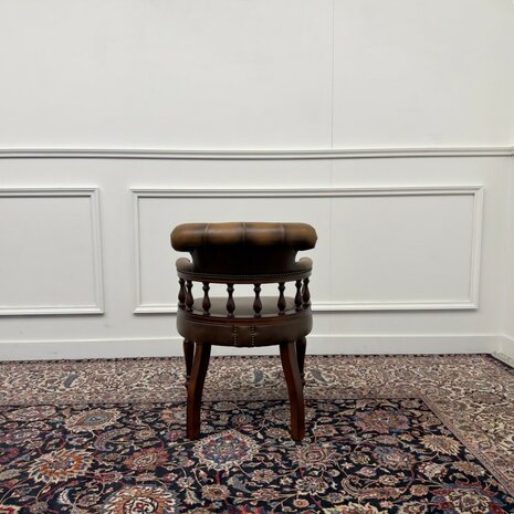 Klassiek-Engels-Antiek-Oud-Vintage-Springvale-Chesterfield-Set-Stoelen-Bureaustoel-Captain-Chair-Bruin-Cognac-Leder