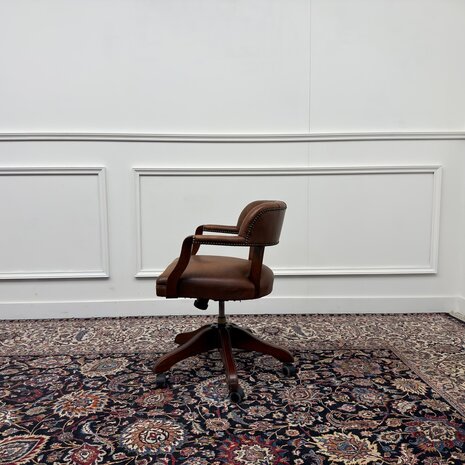 Klassiek-Engels-Antiek-Oud-Vintage-Wade-Chesterfield-Bureaustoel-Captain-Chair-Bruin-Leder-2