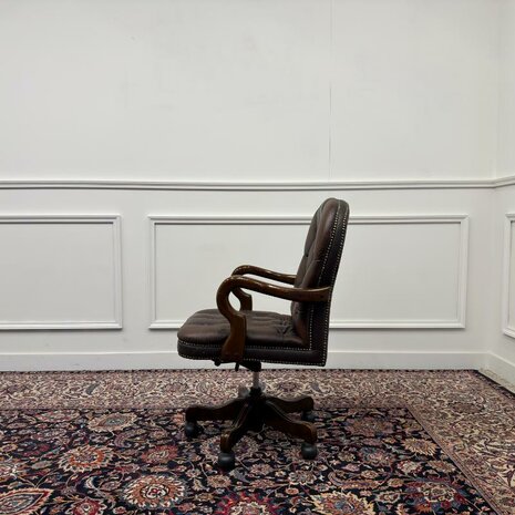 Klassieke-Chesterfield-bureaustoel-office-chair-bruin-2