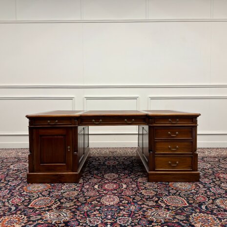 Klassiek-Engels-Antiek-Oud-Chesterfield-Vintage-Groot-Bureau-Partnerdesk-Desk-Bruin-Leder