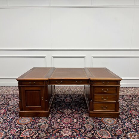 Klassiek-Engels-Antiek-Oud-Chesterfield-Vintage-Groot-Bureau-Partnerdesk-Desk-Bruin-Leder