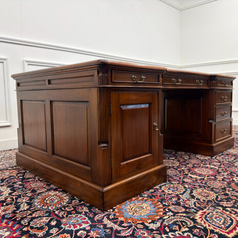 Klassiek-Engels-Antiek-Oud-Chesterfield-Vintage-Groot-Bureau-Partnerdesk-Desk-Bruin-Leder