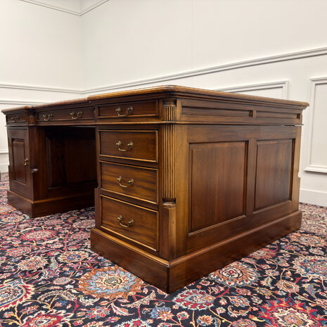 Klassiek-Engels-Antiek-Oud-Chesterfield-Vintage-Groot-Bureau-Partnerdesk-Desk-Bruin-Leder