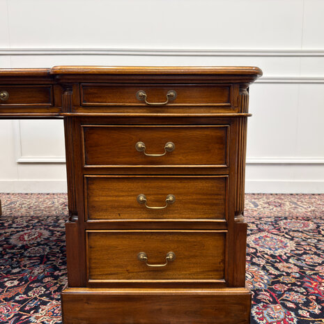 Klassiek-Engels-Antiek-Oud-Chesterfield-Vintage-Groot-Bureau-Partnerdesk-Desk-Bruin-Leder