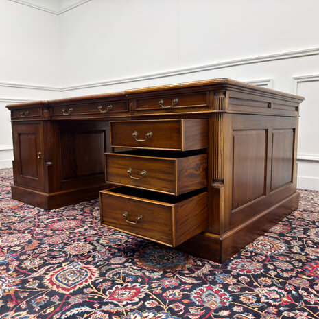 Klassiek-Engels-Antiek-Oud-Chesterfield-Vintage-Groot-Bureau-Partnerdesk-Desk-Bruin-Leder