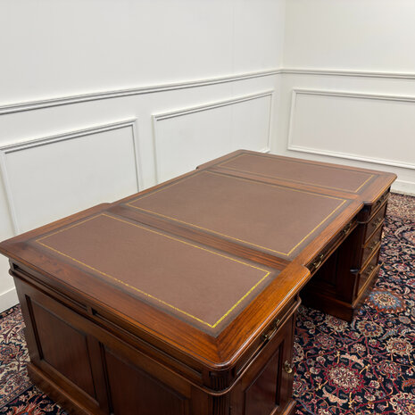 Klassiek-Engels-Antiek-Oud-Chesterfield-Vintage-Groot-Bureau-Partnerdesk-Desk-Bruin-Leder