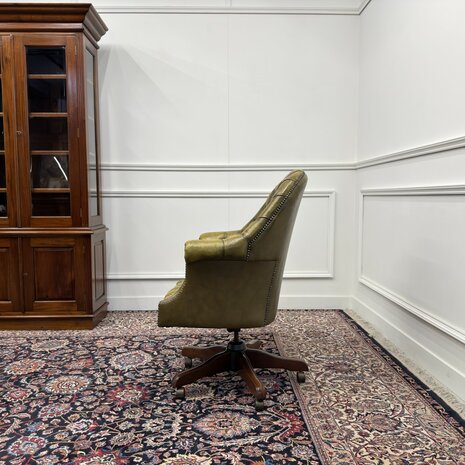 Engels-Klassiek-Oud-Antiek-Vintage-Chesterfield-Bureaustoel-Director-Directors-Chair-Groen-Leder