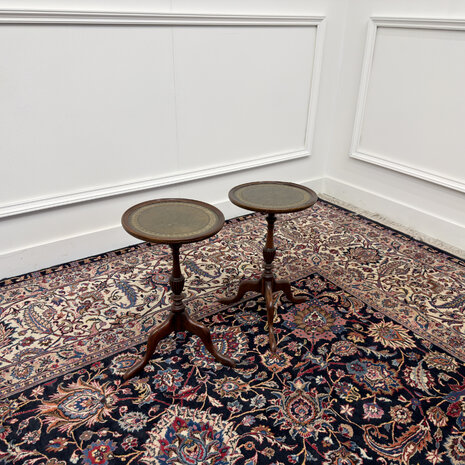 Klassiek-Oud-Antiek-Engels-Chesterfield-Vintage-Set-Sidetable-Side-Table-Drumtafel-Bijzettafel