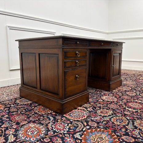 Klassiek-Engels-Oud-Antiek-Vintage-Chesterfield-RAC-Royal-Antique-Collection-Bureau-Desk-Bruin-Leder