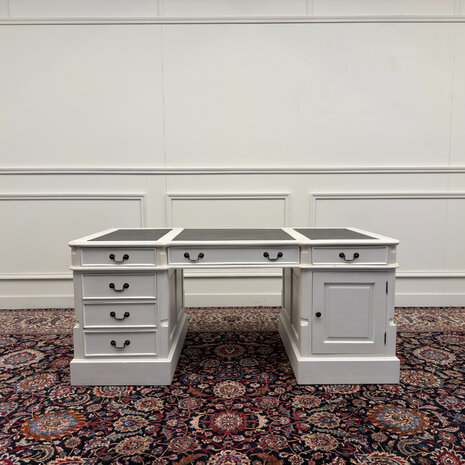 Klassiek-Antiek-Engels-Oud-Vintage-Chesterfield-Wit-Witte-Set-Bureau-Desk-Zwart-Leder-met-Bureaustoel-President-Chair