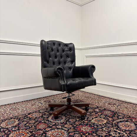 Klassiek-Engels-Antiek-Oud-Vintage-Chesterfield-Rochester-Bureaustoel-Director-Chair-Zwart-Leder