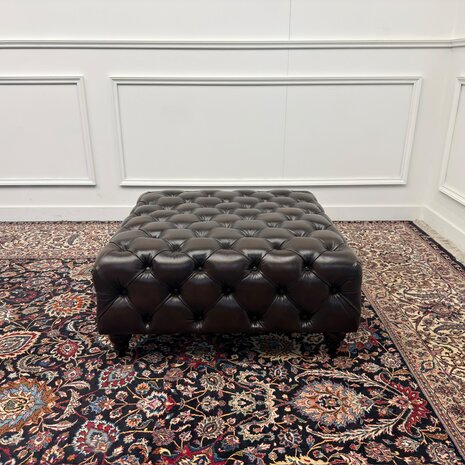 Grote-Bruine-Chesterfield-Hocker-2