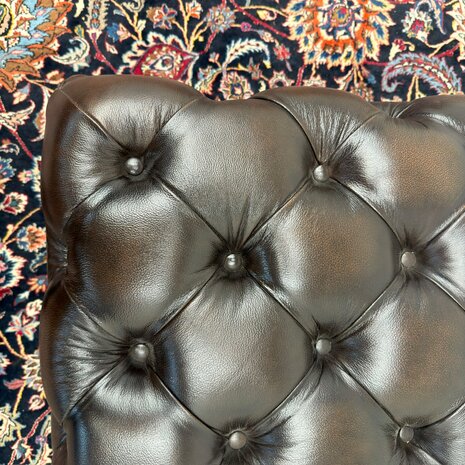 Grote-Bruine-Chesterfield-Hocker-6