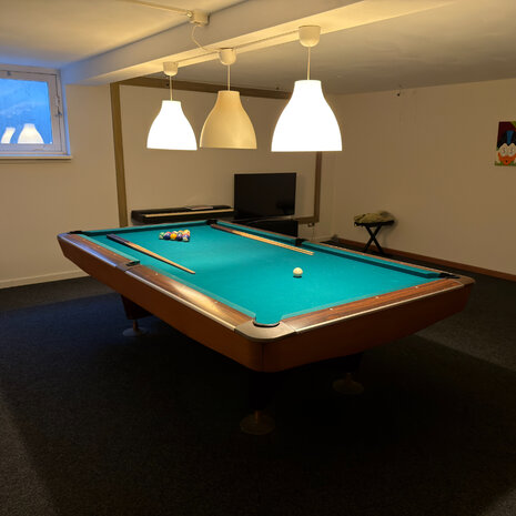 Complete-Pooltafel-met-4-keuen-en-accessoires