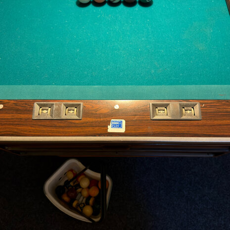 Complete-Pooltafel-met-4-keuen-en-accessoires