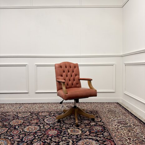 Klassiek-Engels-Antiek-Oud-Vintage-Chesterfield-Bureaustoel-President-Chair-Zalmkleurig-Leder