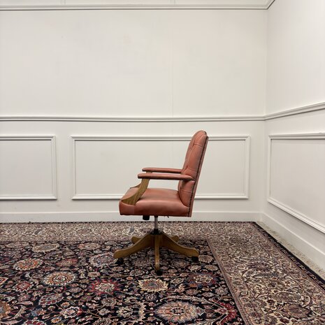 Klassiek-Engels-Antiek-Oud-Vintage-Chesterfield-Bureaustoel-President-Chair-Zalmkleurig-Leder