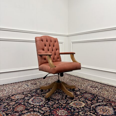 Klassiek-Engels-Antiek-Oud-Vintage-Chesterfield-Bureaustoel-President-Chair-Zalmkleurig-Leder
