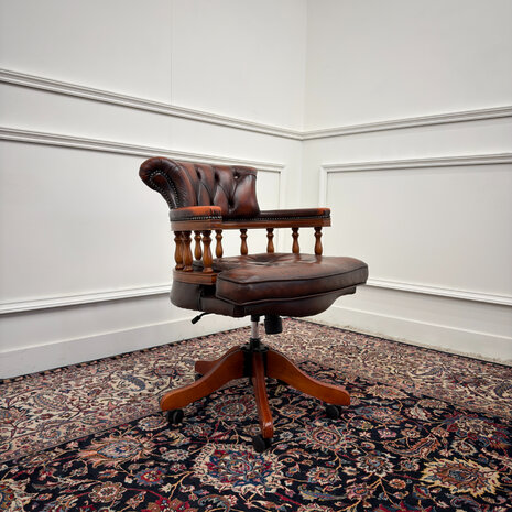 Klassiek-Engels-Antiek-Oud-Vintage-Chesterfield-Bureaustoel-Captain-Chair-Oxblood-Leder