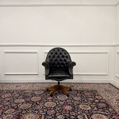 Klassiek-Engels-Antiek-Oud-Vintage-Chesterfield-Bureaustoel-Director-Directors-Chair-Zwart-Leder