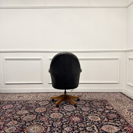 Klassiek-Engels-Antiek-Oud-Vintage-Chesterfield-Bureaustoel-Director-Directors-Chair-Zwart-Leder