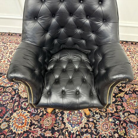 Klassiek-Engels-Antiek-Oud-Vintage-Chesterfield-Bureaustoel-Director-Directors-Chair-Zwart-Leder