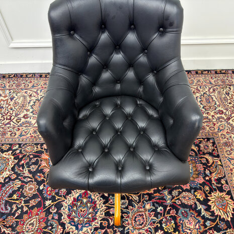 Klassiek-Engels-Vintage-Antiek-Oud-Chesterfield-Bureaustoel-Stoel-Director-Directors-Chair-Zwart-Leder