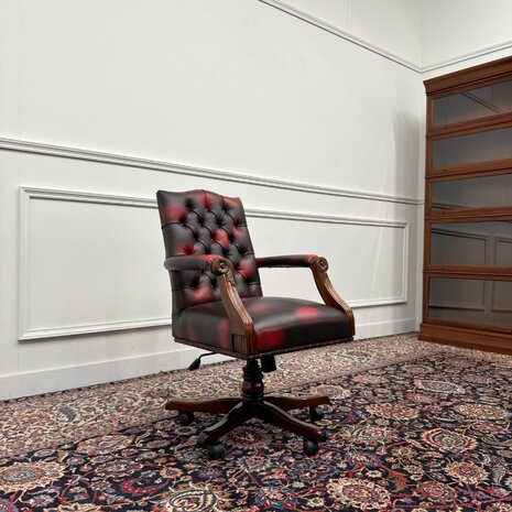 Klassiek-Engels-Antiek-Vintage-Chesterfield-Bureaustoel-President-Chair-Oxblood-Rood-Leder