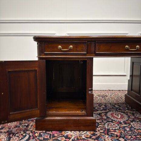 Klassiek-Engels-Antiek-Vintage-Chesterfield-Bureau-Desk-Groen-Leder
