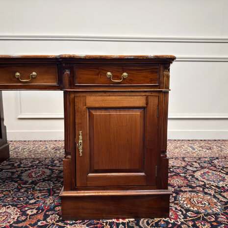 Klassiek-Oud-Antiek-Engels-Vintage-Chesterfield-Bureau-Desk-Partnerdesk-Bordeaux-Rood-Leder