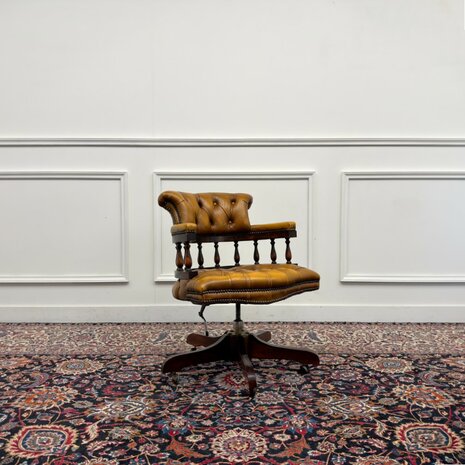 Klassiek-Engels-Antiek-Oud-Vintage-Chesterfiel-Bureaustoel-Captain-Chair-1