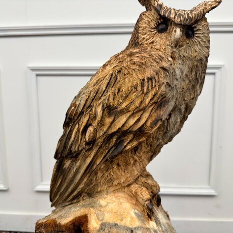 Groot-houtsnijwerk-kunstwerk-uil-op-boomstam-met-oren-5